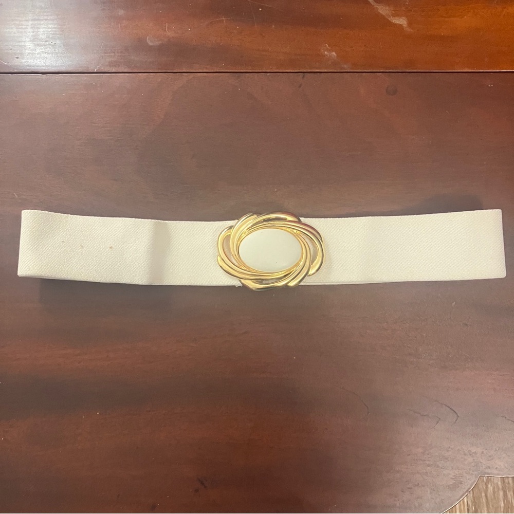 Vintage 1980s Day-Lor Gold-tone & Faux Leather Belt Buckle on White Stretch Belt